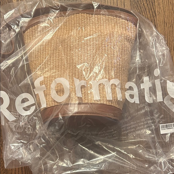 New • Reformation Giuliana Raffia Bag - Picture 2 of 5